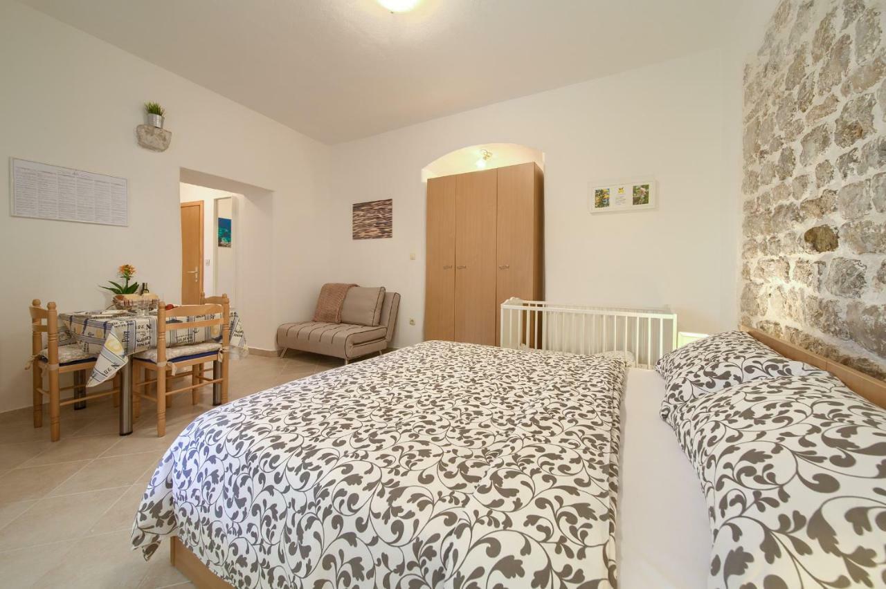 Apartmán Hrast Krk Town Exteriér fotografie