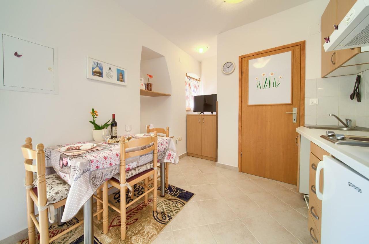 Apartmán Hrast Krk Town Exteriér fotografie